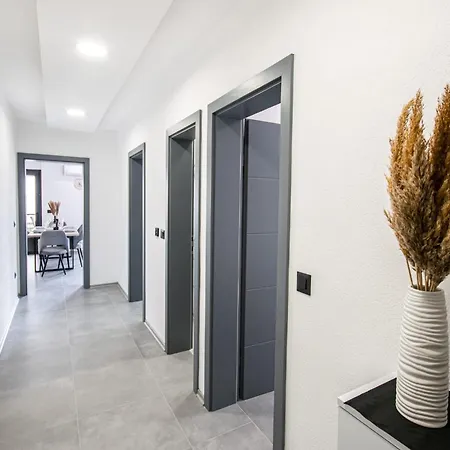 Apartment Family Rasic Makarska