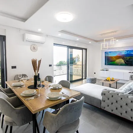 Family Rasic Apartment Makarska